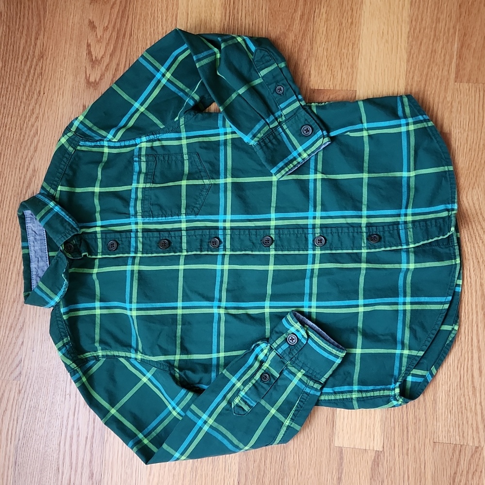Cat & Jack plaid long sleeve button down shirt, size small 6/7